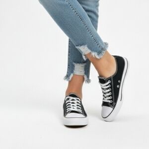 Josiny Black Canvas Lace-Up Low Top Sneakers